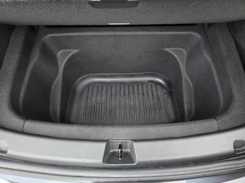 Used 2023 Tesla Model Y Long Range image 39