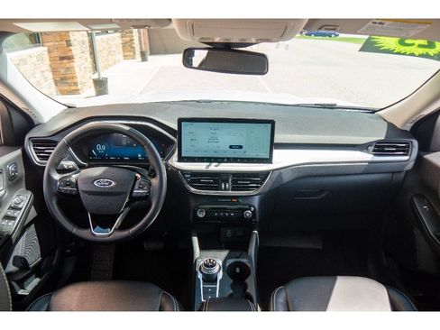 Used 2025 Ford Escape Platinum AWD/4WD image 13