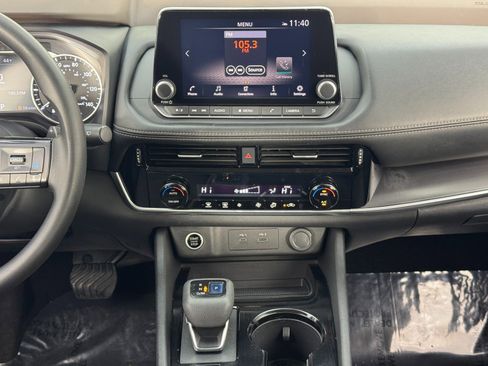 Used 2022 Nissan Rogue SV image 21