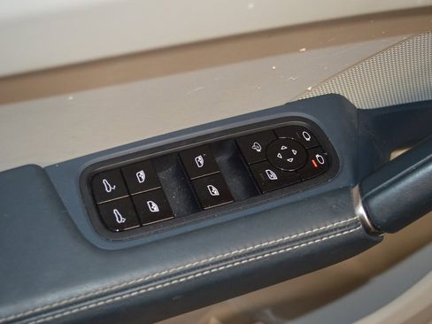 Certified 2021 Porsche Cayenne Coupe image 18