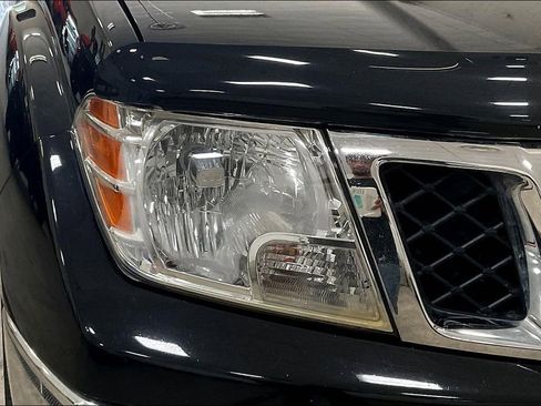 Used 2011 Nissan Frontier SV AWD/4WD image 18