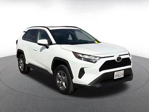 Used 2025 Toyota RAV4 XLE image 2