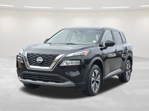 Used 2023 Nissan Rogue SV image 1