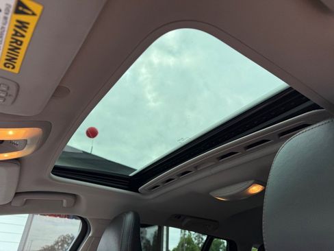 Used 2018 Volvo V60 T5 Cross Country w/ Convenience Package image 18