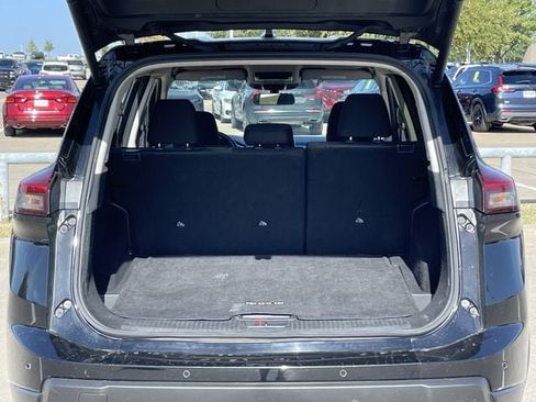 Used 2025 Nissan Rogue SV FWD image 28
