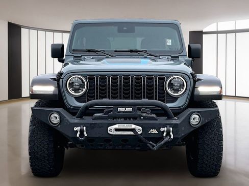 Used 2024 Jeep Wrangler Unlimited Rubicon 4xe w/ Convenience Group AWD/4WD image 3
