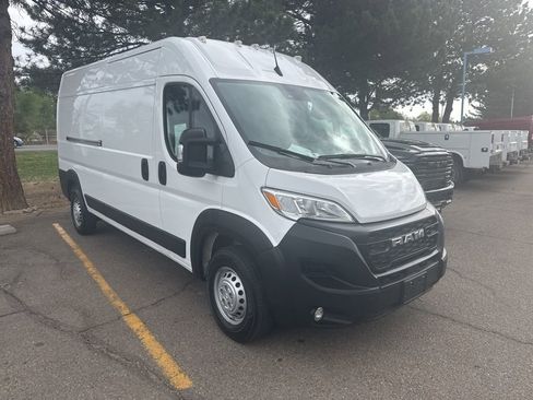 Used 2025 RAM ProMaster 2500 w/ Convenience Group FWD image 5