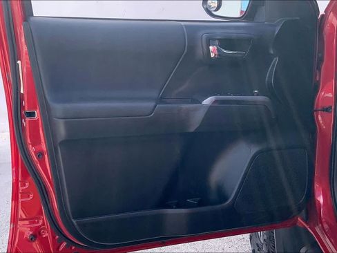Used 2016 Toyota Tacoma SR AWD/4WD image 27