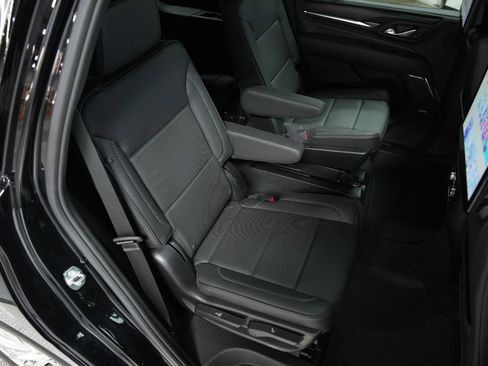 Used 2024 GMC Yukon Denali w/ Advanced Technology Package image 21