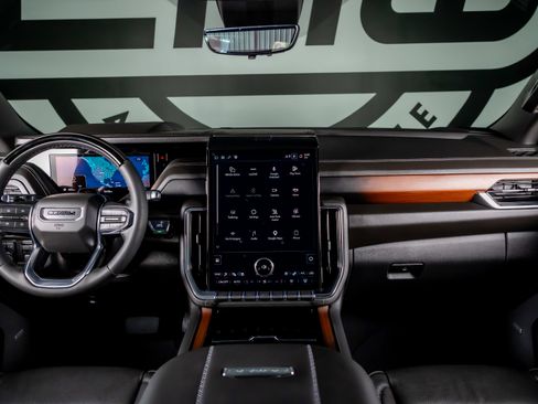 Used 2025 GMC Yukon Denali w/ Denali Reserve Package image 2