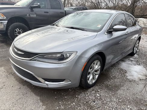 Used 2015 Chrysler 200 Limited w/ Convenience Group image 1