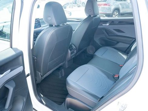 New 2026 Volkswagen Tiguan SE FWD image 30