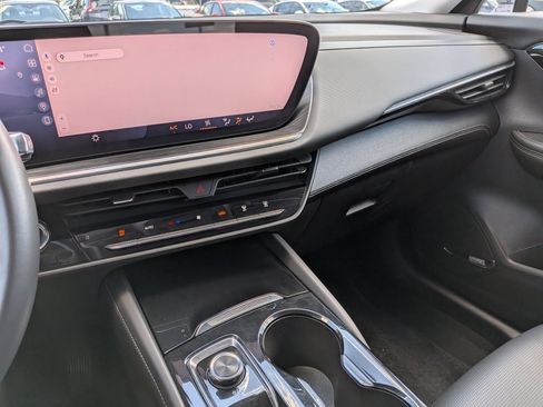 Used 2024 Buick Envision Preferred AWD/4WD image 23