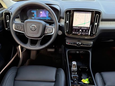 New 2026 Volvo XC40 B5 Plus AWD/4WD image 11