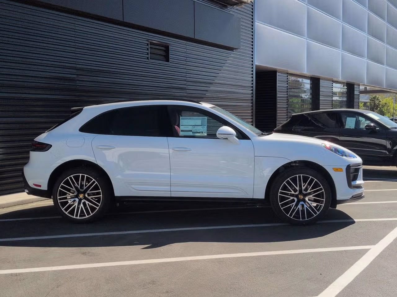 Certified 2026 Porsche Macan AWD/4WD image 6