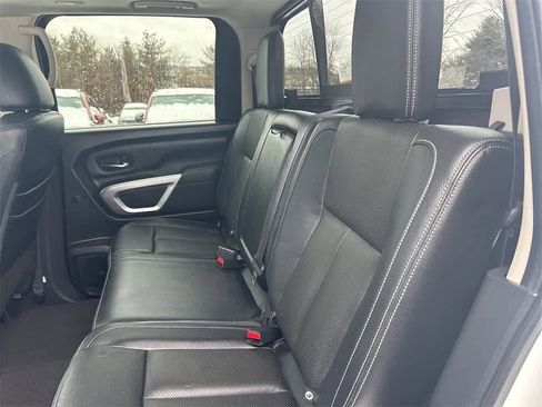 Used 2021 Nissan Titan SL w/ Moonroof Package image 12