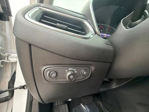 Used 2022 Chevrolet Equinox Premier FWD image 30