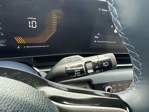 Used 2025 Kia Carnival EX FWD image 30