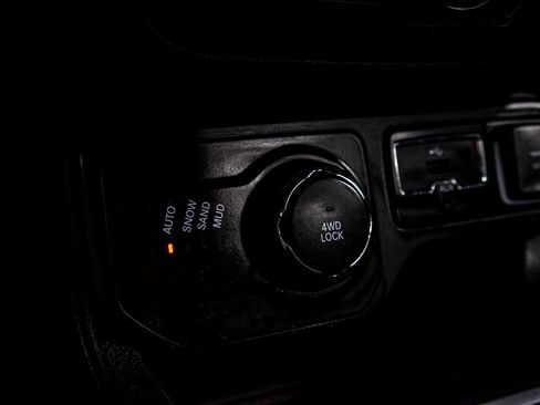 Used 2023 Jeep Renegade Latitude image 30