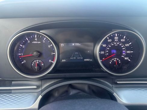 Used 2024 Kia Carnival LX FWD image 18