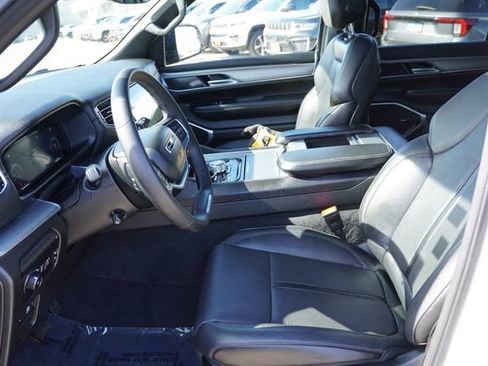 Used 2023 Jeep Wagoneer Series II AWD/4WD image 16