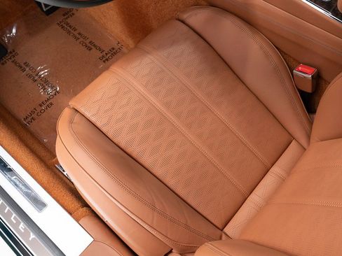 Used 2025 Bentley Flying Spur Plug-In Hybrid AWD/4WD image 19