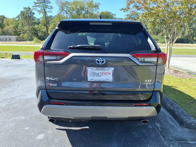 Used 2024 Toyota RAV4 XSE AWD/4WD image 2