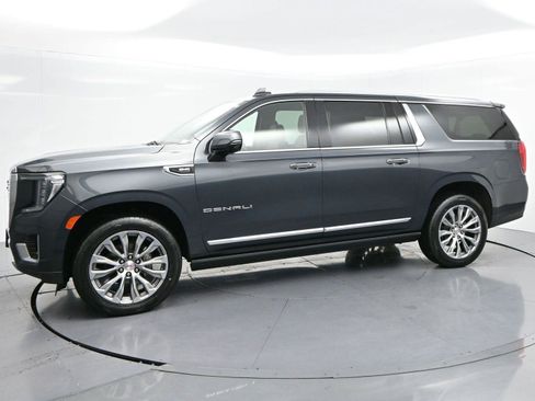 Used 2021 GMC Yukon XL Denali w/ Denali Premium Package AWD/4WD image 4