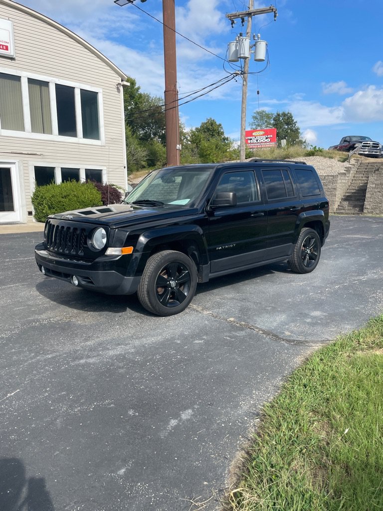 Used 2016 Jeep Patriot Latitude FWD image 1