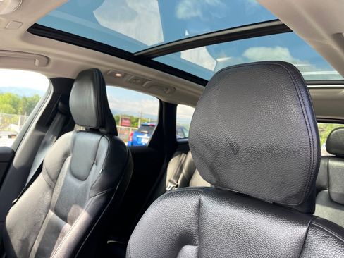 Used 2024 Volvo XC60 B5 Plus AWD/4WD image 7