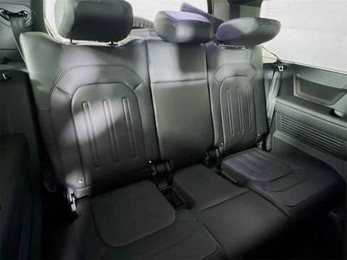 Used 2024 Land Rover Defender 130 X image 28