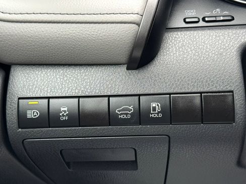 Used 2024 Toyota Camry SE image 8