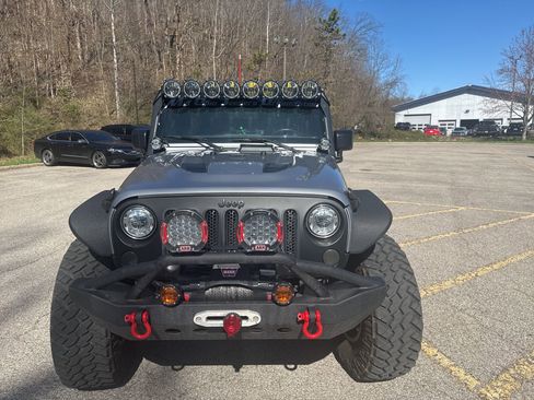 Used 2018 Jeep Wrangler Unlimited Rubicon w/ Cold Weather Group image 2