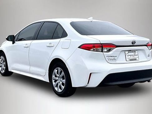 Used 2025 Toyota Corolla LE image 4