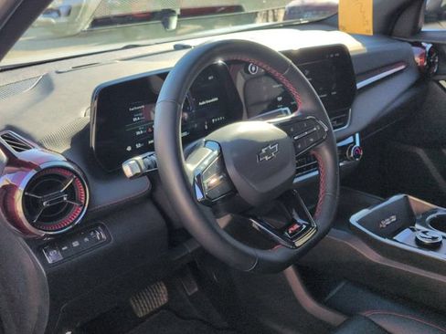 Used 2025 Chevrolet Equinox RS w/ Convenience Package III AWD/4WD image 12