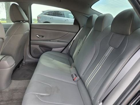 Used 2023 Hyundai Elantra SEL w/ Preferred Accessory Package image 10