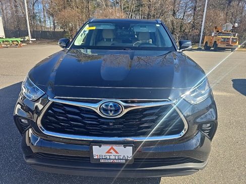 Certified 2021 Toyota Highlander Limited image 2