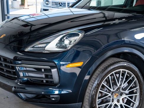 Used 2022 Porsche Cayenne Platinum Edition image 12