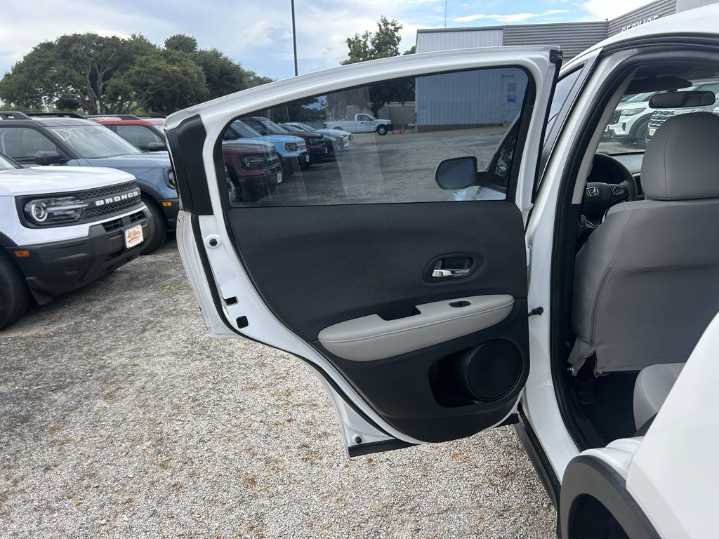 Used 2022 Honda HR-V LX image 15