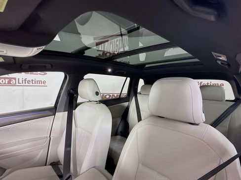 Used 2024 Volkswagen Tiguan SE R-Line AWD/4WD image 10