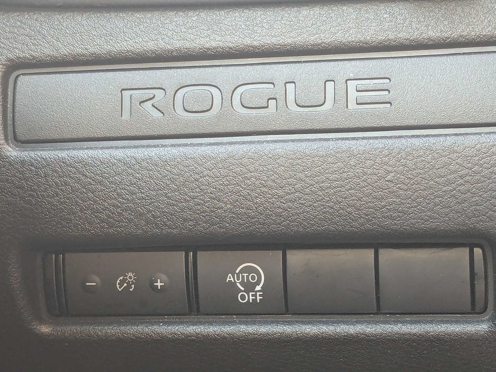 Used 2024 Nissan Rogue S AWD/4WD image 26