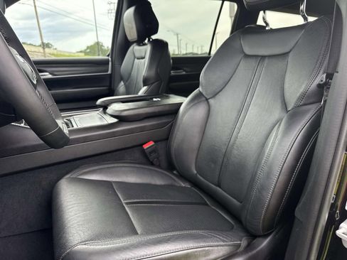 Used 2023 Jeep Wagoneer Series II w/ Flexible Seating Group AWD/4WD image 16