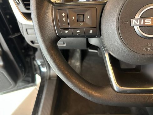 Used 2023 Nissan Rogue S AWD/4WD image 11