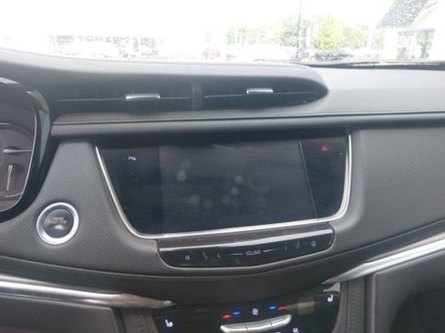 Used 2018 Cadillac XT5 Luxury w/ Driver Awareness Package FWD image 11