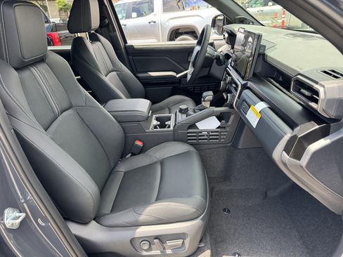New 2026 Toyota 4Runner Limited AWD/4WD image 8