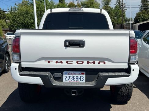 Used 2021 Toyota Tacoma TRD Sport w/ Technology Package AWD/4WD image 5