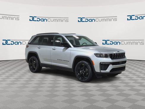 New 2026 Jeep Grand Cherokee Limited w/ Limited Altitude Package AWD/4WD image 3