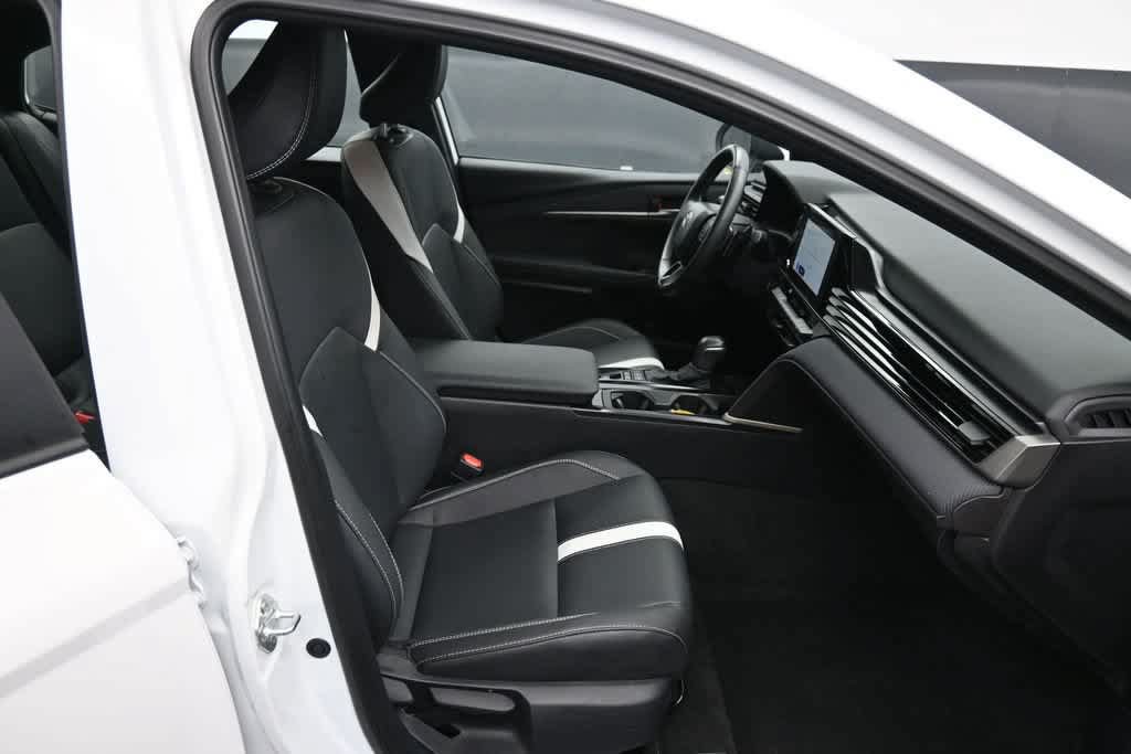 Used 2025 Toyota Camry SE w/ Convenience Package AWD/4WD image 24