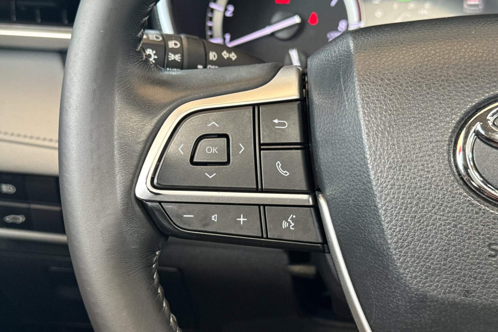 Used 2022 Toyota Highlander XLE AWD/4WD image 30