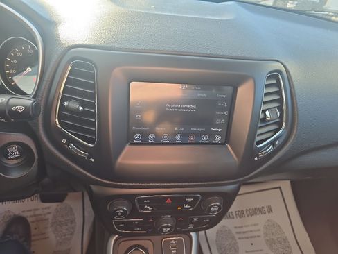 Used 2019 Jeep Compass Latitude w/ Safety & Security Group image 18